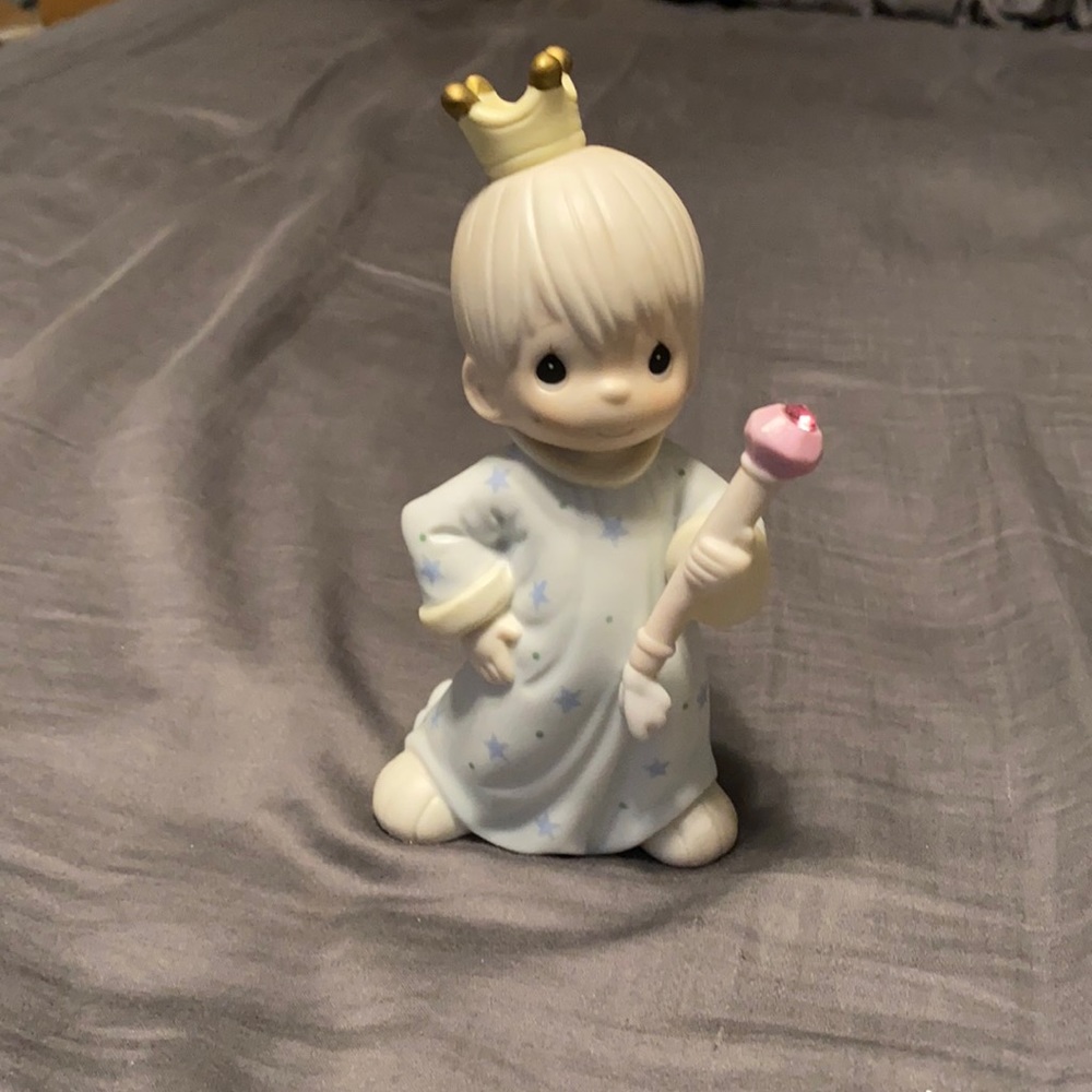 Precious moments vintage figurine